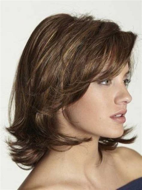 Shoulder length hair looks beautiful on women of all ages. 25 Hottest Looking Medium Wavy Hairstyles for Women ...