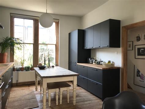Make the most use of your space with our kitchen base cabinets. Kungsback black Ikea kitchen cabinets | Küche, Wohnung