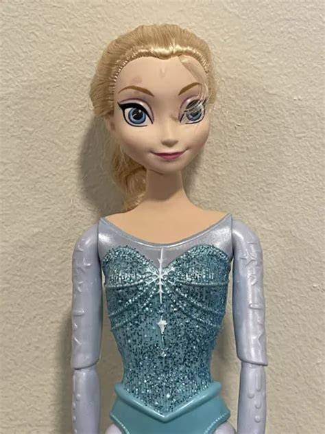 Disney Princess Ice Skating Elsa Barbie Doll 12 Frozen Princess Mattel