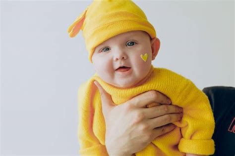 Singer signed at 8ball music tv host at avrotros leading role in musical the bodyguard positive vibes only! babynamen kleur - Dingen voor Vrouwen