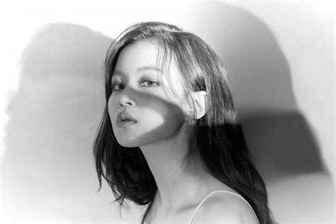 Lee Hi Looks Stunning In Her New Black And White D 5 Teaser Photo