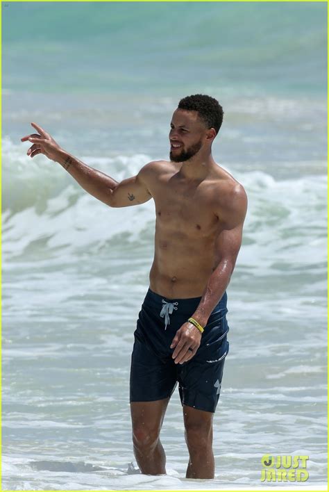 Shirtless Stephen Curry Hits The Beach With Wife Ayesha Photo 3918213