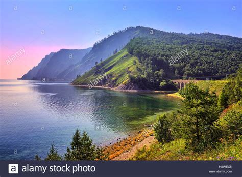 Weitere ideen zu russland, russische architektur, sankt petersburg. Baikal-Landschaft mit einer alten Eisenbahnbrücke. Circum ...