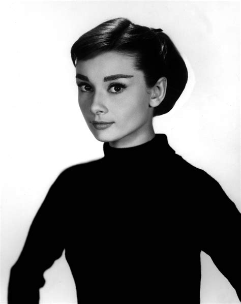 Audrey Hepburn Mit Diesen 14 Mode Klassikern Kreierte Sie Ihren