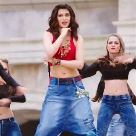 Kriti Sanon And Varun Dhawan’s Song ‘manma Emotion Jaage’ From ‘dilwale’ Out Kriti Sanon In