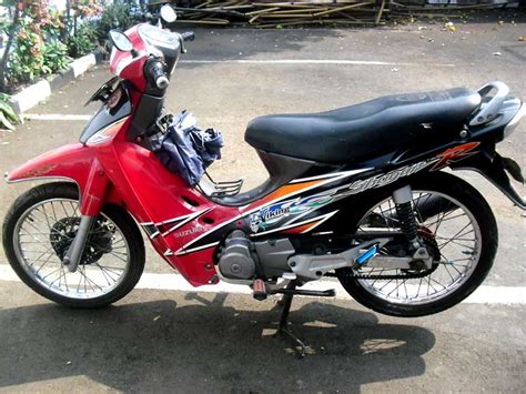 It immediately won acclaim as the world's fastest production motorcycle. 2003 Suzuki Shogun R 110 Photos, Informations, Articles ...