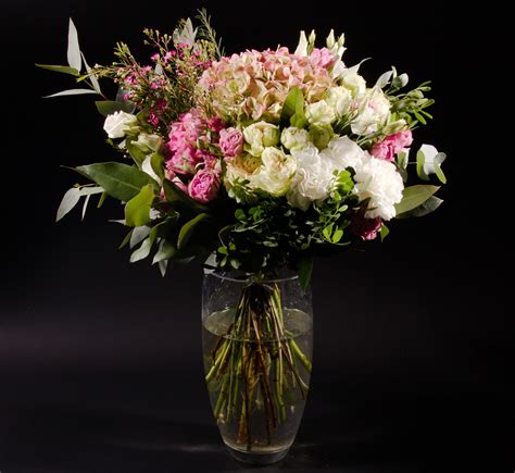 815948 Bouquets Hydrangea Roses Eustoma Black Background Vase