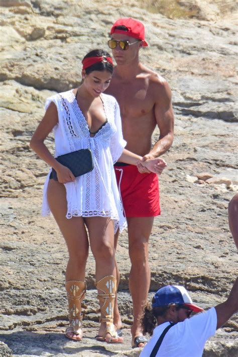 Check out this biography to know about her birthday, childhood, family. Cristiano Ronaldo announces girlfriend Georgina Rodriguez ...