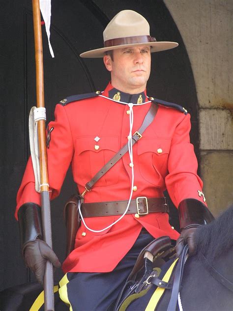 Gendarmerie Royale Du Canada Royal Canadian Mounted Police Men In Uniform Men S Uniforms