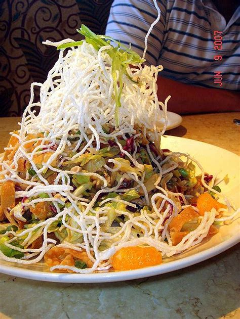 The chinese chicken salad, also known as, oriental chicken salad or asian chicken salad , is a popular entree salad served throughout the united states. Cheesecake Factory Restaurant Copycat Recipes: Chinese ...