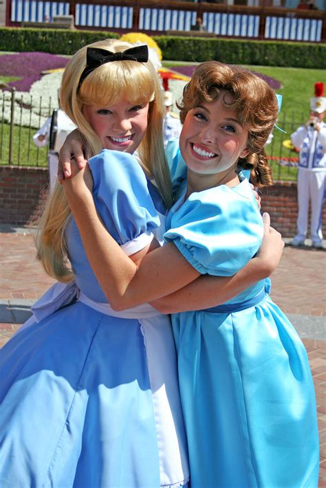 Image Alice And Wendy In Disneyland2 Disney Wiki Fandom