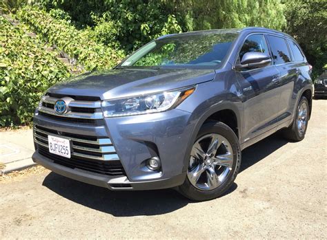 Toyota's midsize suv has had impressive staying power in its current generation. 2019 Toyota Highlander Hybrid Limited Platinum AWD Test Drive | Our Auto Expert
