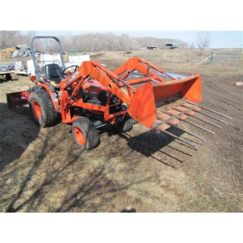 2003 Kubota B7500 Four Wheel Drive Hydrostatic Tractor Comes With