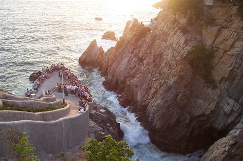 Anarchapulco is an annual voluntaryist gathering in acapulco, mexico. File:La Quebrada in Acapulco, Mexico.jpg - Wikimedia Commons