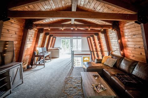 Exclusive hideaway at treetop lodge cabins for rent in lakeside oregon