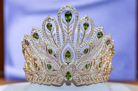 miss universe thailand 2022 unveils power of resilience crown by mouawad fancy jewelry luxury