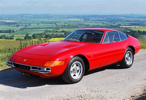 It was introduced at the paris auto salon in 1968 to replace the 275 gtb/4, and featured the 275's colombo v12 bored out to 4,390 cc (4.4 l; 1968 Ferrari 365 GTB/4 Daytona - price and specifications