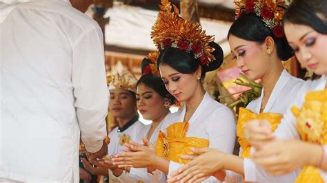 Tradisi Potong Gigi Di Bali Sebagai Tanda Kedewasaan