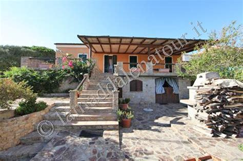 Un isola facile da raggiungere. La Maddalena (OT) Casa con vista mare