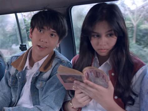 Pantun gombal lucu dan romantis ini sangat cocok untuk kalian. 5 Gombalan Dilan Yang Bikin Baper Berat | GoGlam