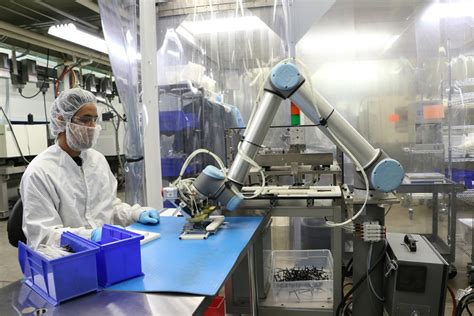 La Robotique Collaborative Dans Les Industries De Plastiques Et Polymères