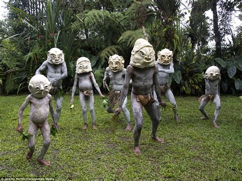 Mud Men Of Papua New Guinea Pictured In Their Clay Masks Daily Mail