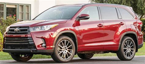 A continuación vamos a analizar qué ofrece cada uno de estos dos todocaminos y cuál es mejor. 2017 Toyota Highlander SE SUV - La Prensa de Colorado