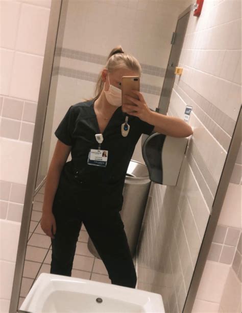 Pin By Maddie Kraemer On Nursing Mirror Selfie Selfie Nurse