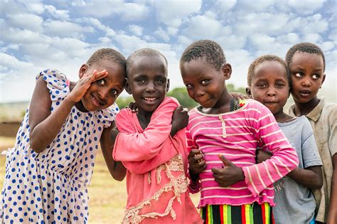 Massai Kinder Keniafotoreise Afrika Fotosafari 7r34490 Gehen Sie Mit