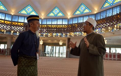 Astro awani.посмотреть клип и скачать бесплатно imam besar masjid negara tokoh maulidur rasul. Ustaz Ehsan Imam Besar Masjid Negara | Kool FM
