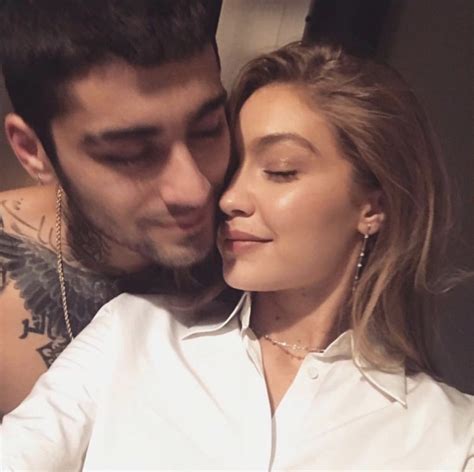 The singer recognizes her from her picture, and asks her out. Gigi Hadid And Zayn Malik's Daughter Is Here - Check Out ...