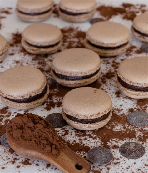 Le Macaron La Meringue Fran Aise Au Chocolat Avec Une Touche De