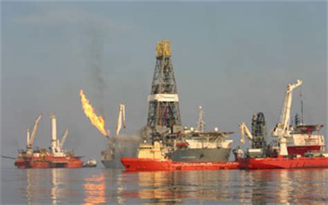 Глубоководный горизонт (2016) deepwater horizon боевик, драма, триллер режиссер: Deepwater Horizon exposed serious gaps in deepwater oil ...