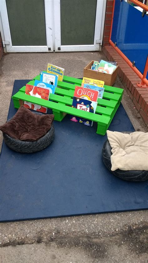 Reading Area Outdoors With A Pallet Outdoor Nursery Outdoor Learning