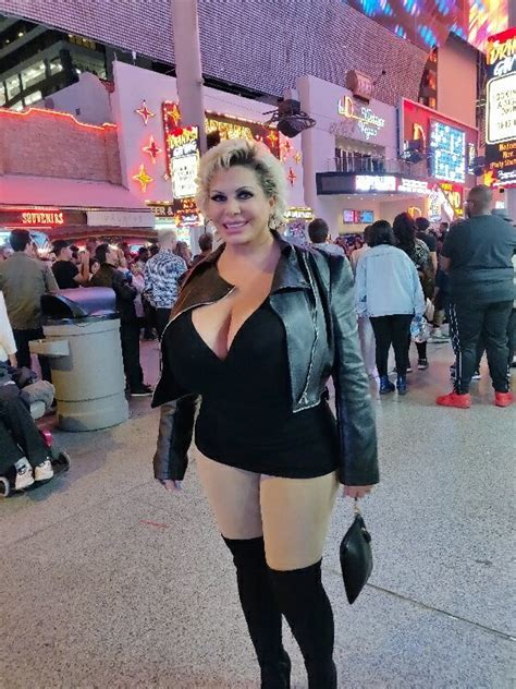 Huge Silicone Tits Claudia Marie On Fremont Street Mrmarie