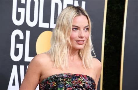 Bombshells Margot Robbie Says Everyone ‘has Sexism In Their Dna Metro News