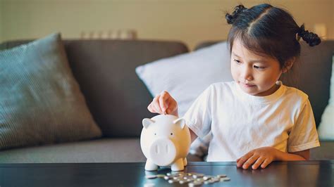 This Is How Much Money Most Parents Give Their Kids Every Week