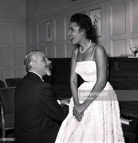 Singer Lena Horne With Her Husband Lennie Hayton At The Piano In London