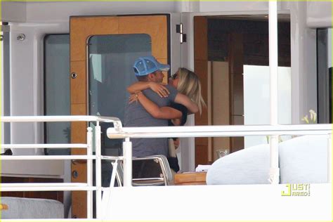 Ryan Seacrest And Julianne Hough Kiss Kiss Photo 2465650 Julianne