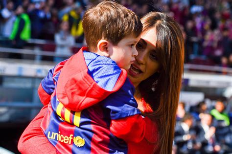 Antonella Roccuzzo Girlfriend Of Lionel Messi And Their Son Thiago