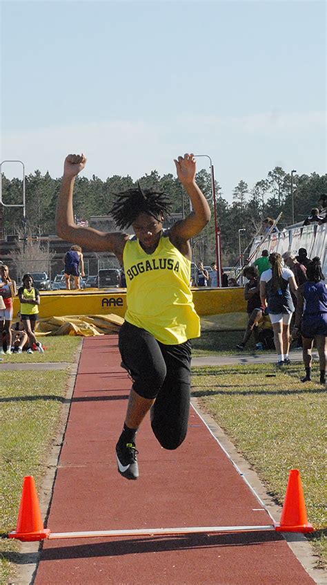 Lady Jacks Holloway Captures Field Mvp In District Meet The Bogalusa Daily News The