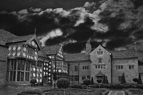 ghost night with the haunted hunts ordsall hall