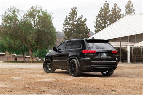 Black Out Styling Reveals The Vip Spirit Of Jeep Grand Cherokee Jeep