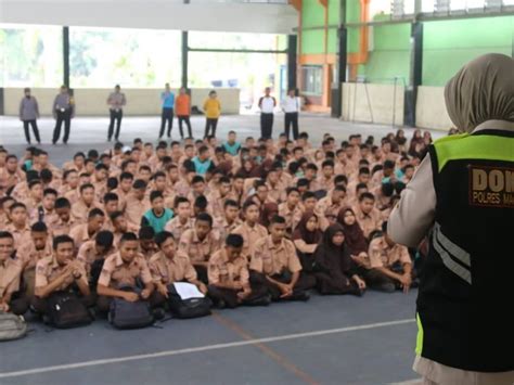 Jemaat kristen hingga saat ini percaya bahwa yesus disalibkan, mati dan dikuburkana. Lomba Mewarnai Tema Virus Corona - Ada Lomba