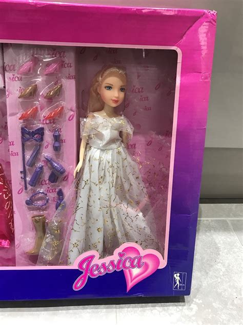 New Boxed Jessica Doll With Dresses And Accessories Can Be Collected