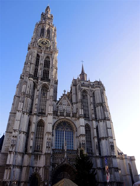 Ze is gewijd aan maria. Pin op Kathedraal Antwerpen