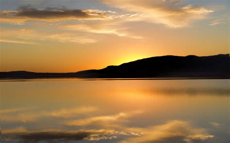 Download Wallpaper 3840x2400 Hill Silhouette Sunset Water