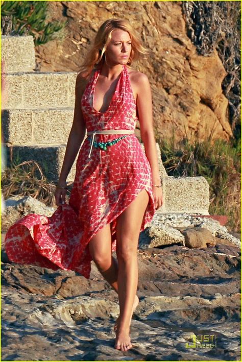 Blake Lively Takes Savages To The Beach Blake Lively Savages Beach 03 Photo Blake Lively