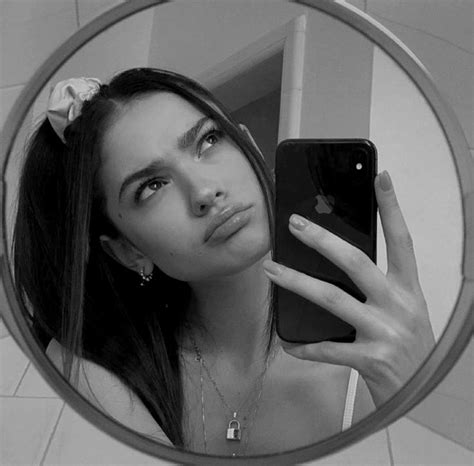 Pin By Anvt On Bandw Grls Brunette Girl Mirror Picture Aesthetic