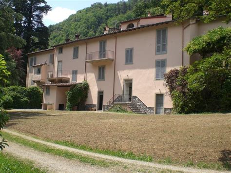 Riverside Villa: villa that sleeps 18 people in 10 bedrooms, located in